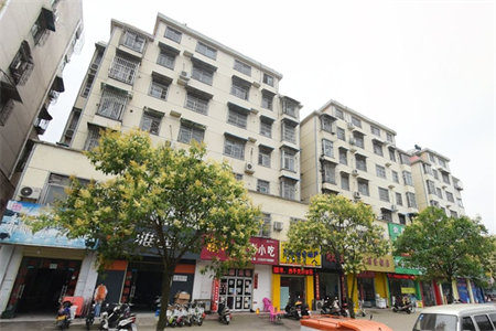 河畔豪庭3室2厅2卫81万117m2出售